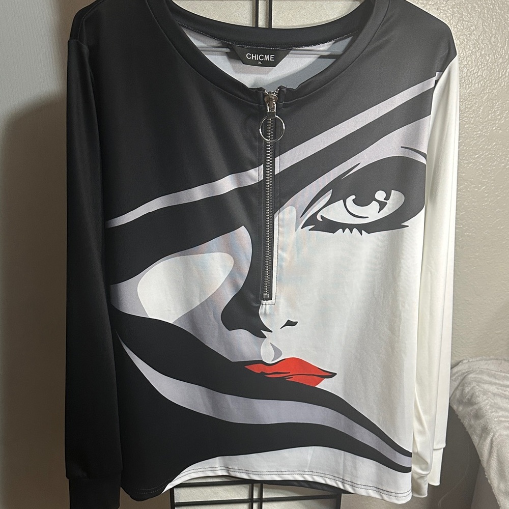 ChicMe Black & White Graphic Zip-Front Sweatshirt with Red Lip Accent